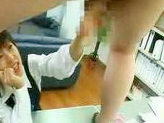 Japanese MILF's Exhibitionist Fappening in Public Leaves You Horny and Nippon-y